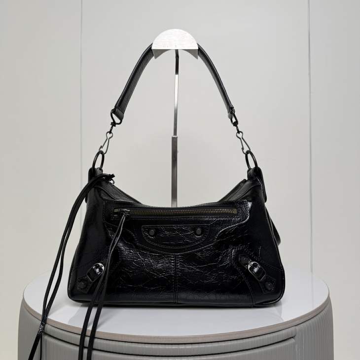 Picture of Balenciaga Handbags _SKUfw220056287fw